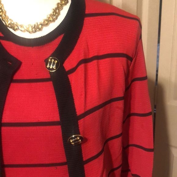 Cach’e 2 piece red and black sweater set size medium - Picture 2 of 11